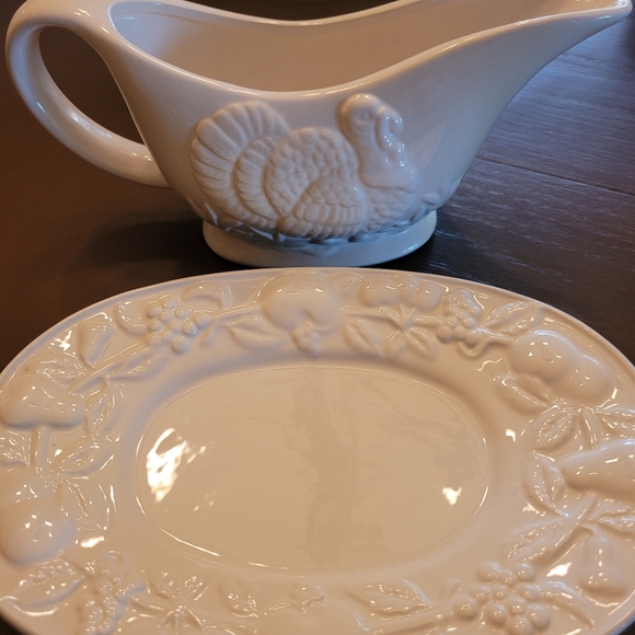 GIBSON Elegant White Gravy Boat with Underplate - Picture 7 of 7
